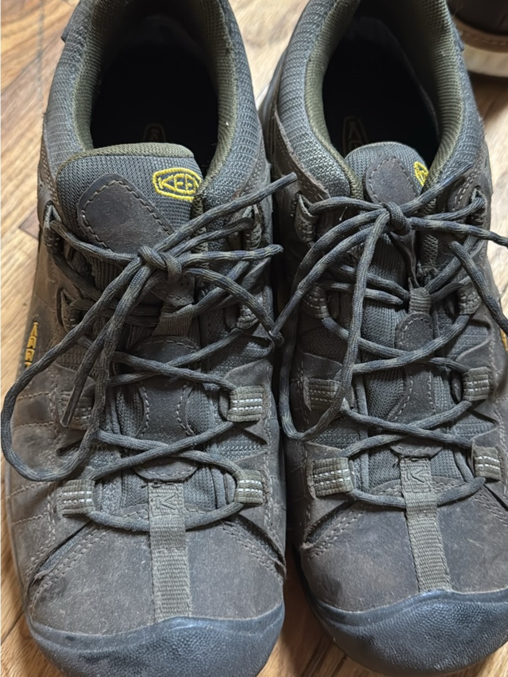 Keen Men's Gray Athletic Hiking Shoes with Yellow Logo